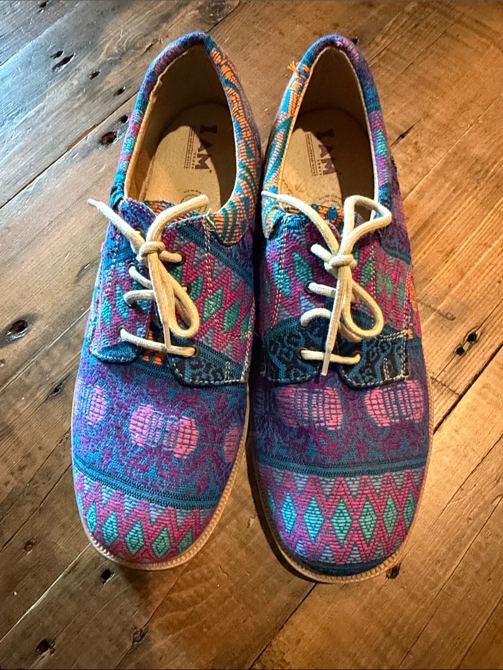 Embroidered men’s oxford Mayan resort wear size 13